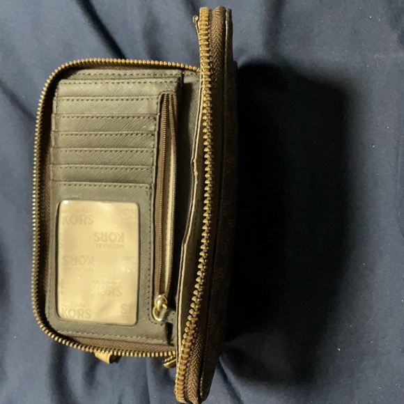 Michael Kors wristlet/wallet - Picture 3 of 9